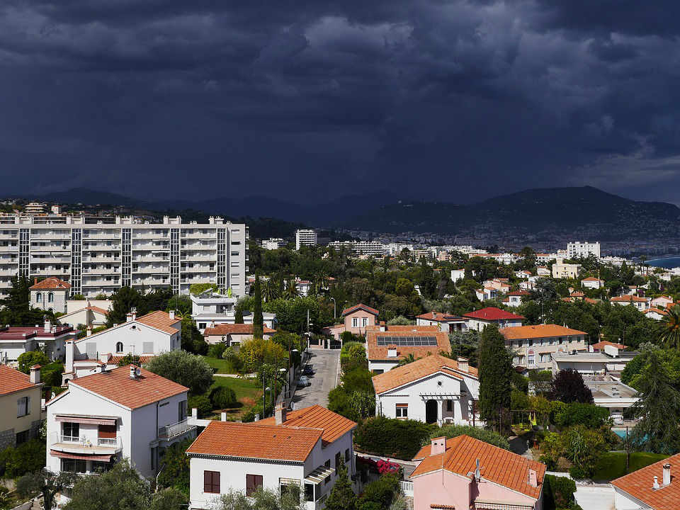 Buying a flat in Nice: which districts to choose?